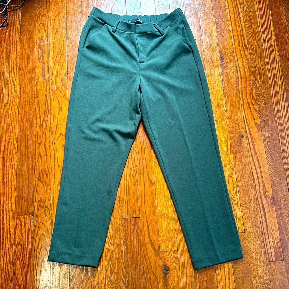 Pull-on elastic waist crop pants
